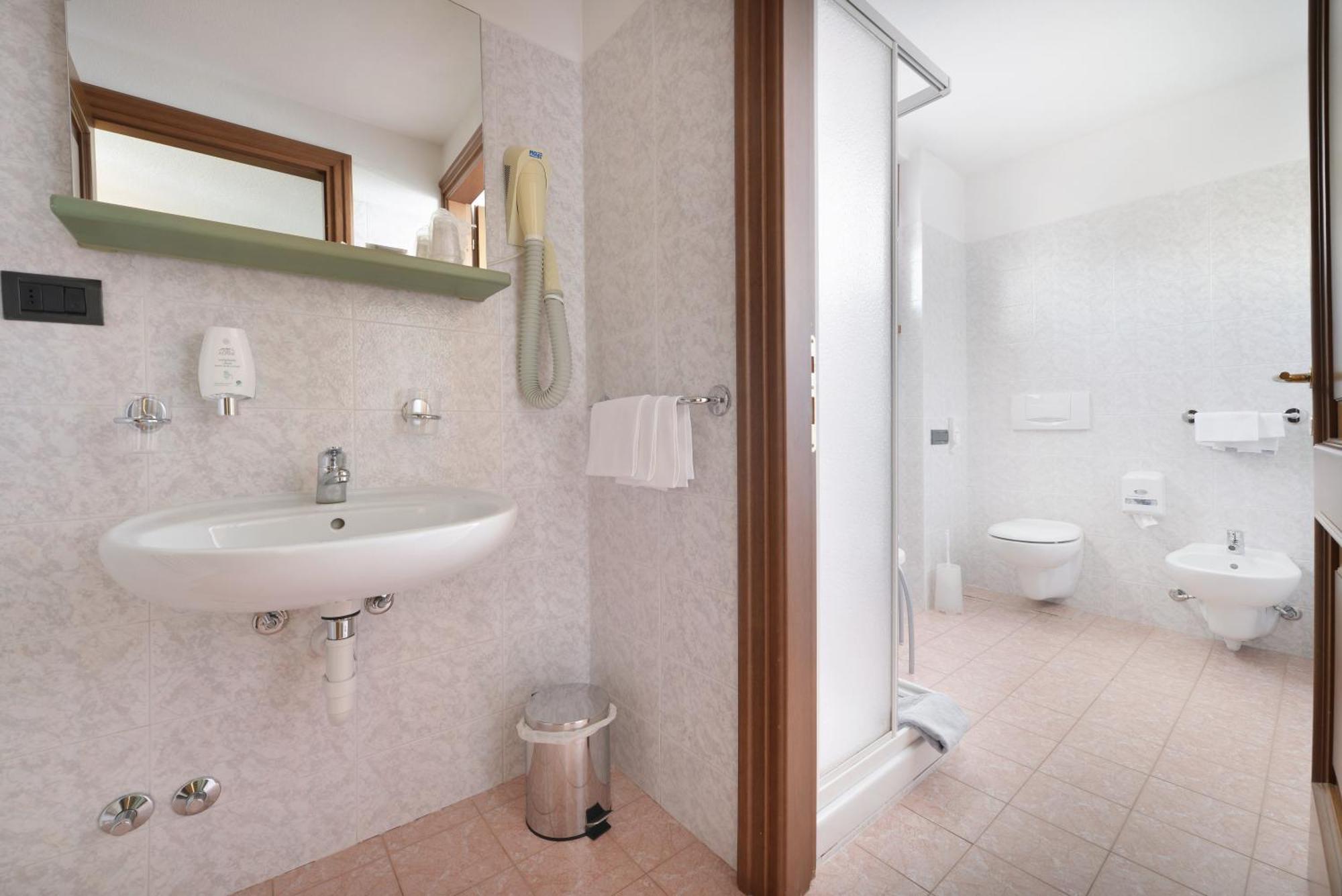 Hotel Tambo Campodolcino Bagian luar foto